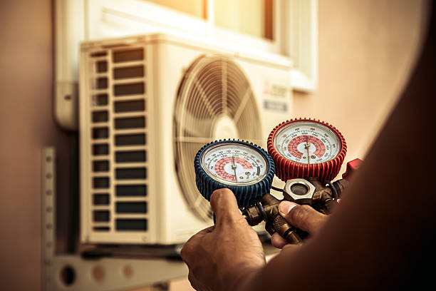 Professional Ac Installation technician working in Troutdale, OR
